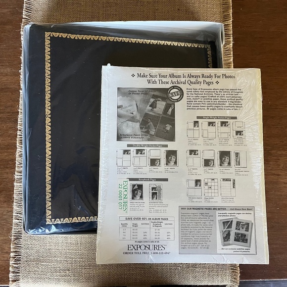 Exposures three-ring binder scrapbooks - Picture 1 of 8